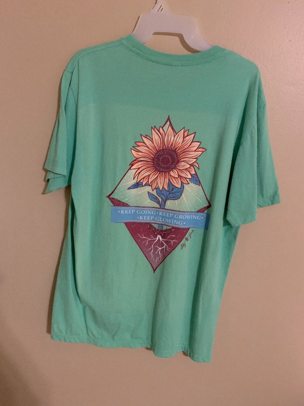 LILLY GRACE TEE SHIRT  SIZE M  NWOT